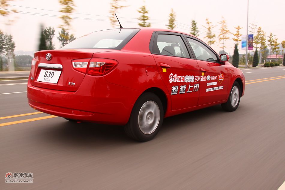 2011款风神S30动态图