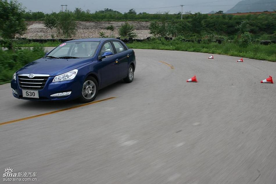 东风风神S30赛道动态
