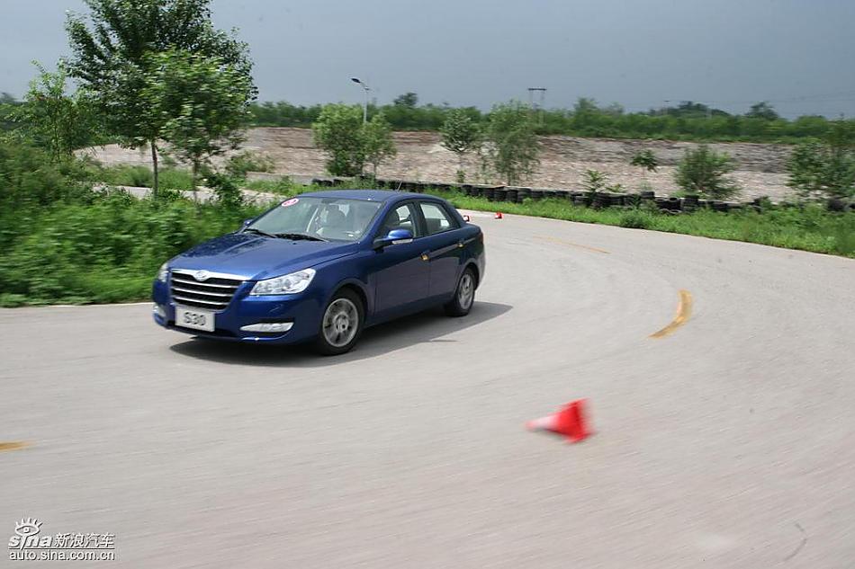 东风风神S30赛道动态