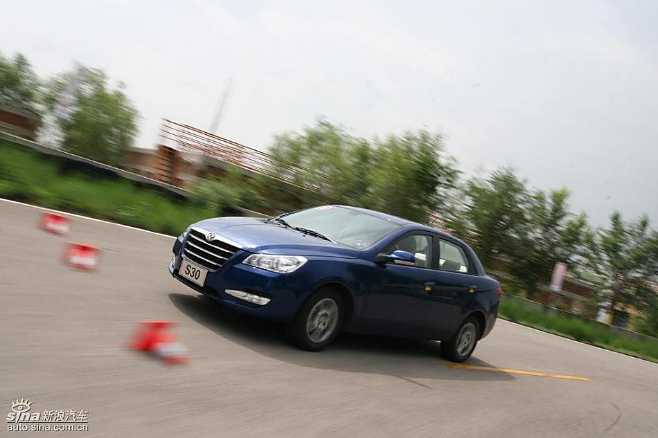 东风风神S30赛道动态