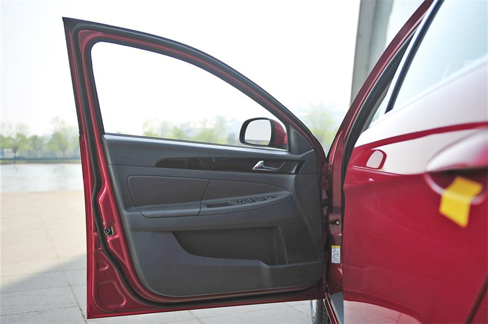 2013款风神S30 1.6L手动尊雅型