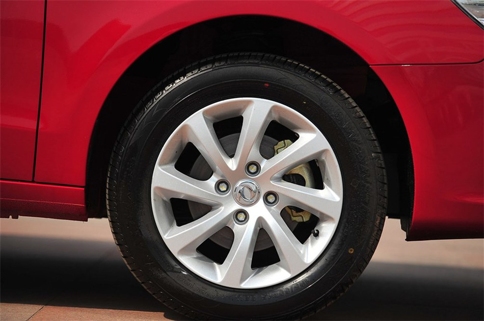 2013款风神S30 1.6L手动尊雅型