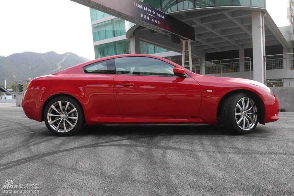 InfinitiӢG37 Coupeʵ