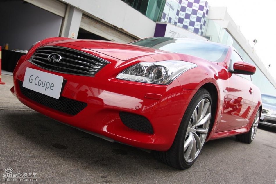 InfinitiӢG37 Coupeʵ