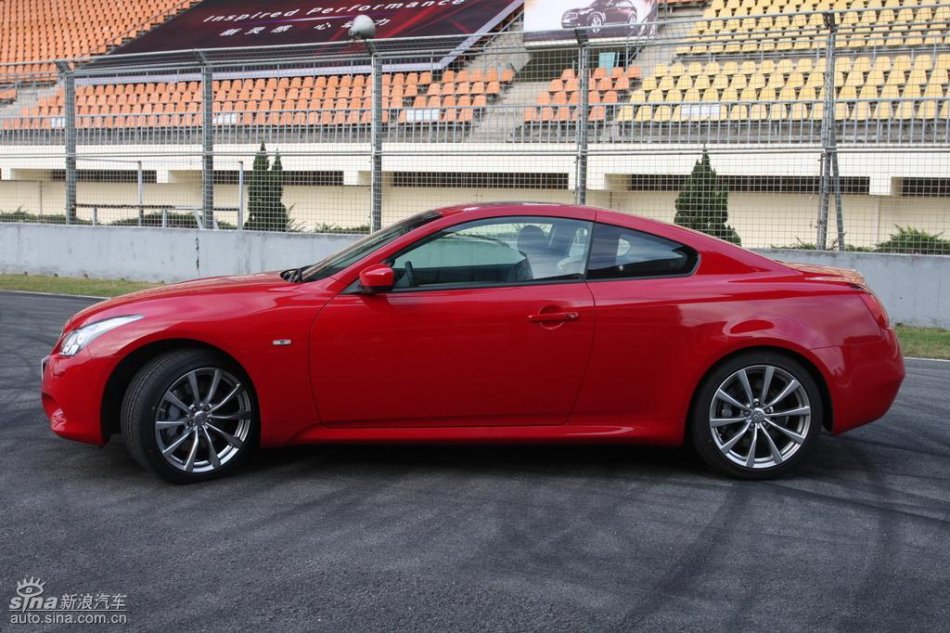 InfinitiӢG37 Coupeʵ