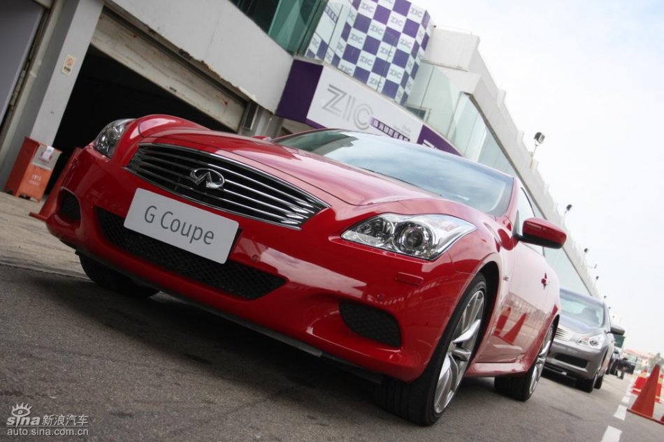 InfinitiӢG37 Coupeʵ
