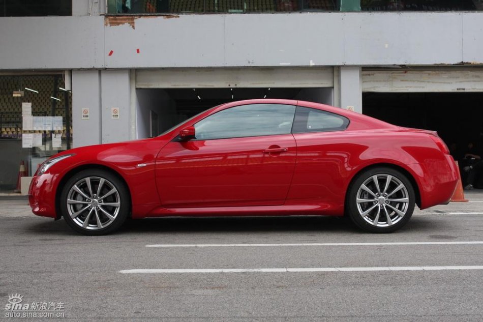 InfinitiӢG37 Coupeʵ