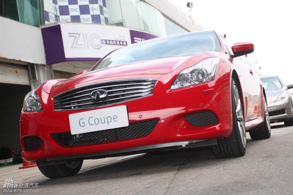 InfinitiӢG37 Coupeʵ