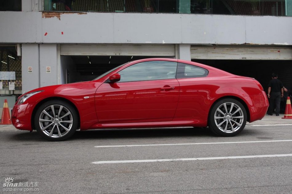 InfinitiӢG37 Coupeʵ