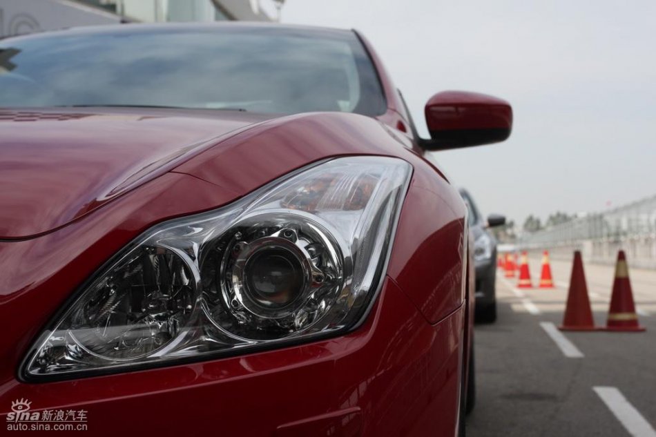 InfinitiӢG37 Coupeʵ