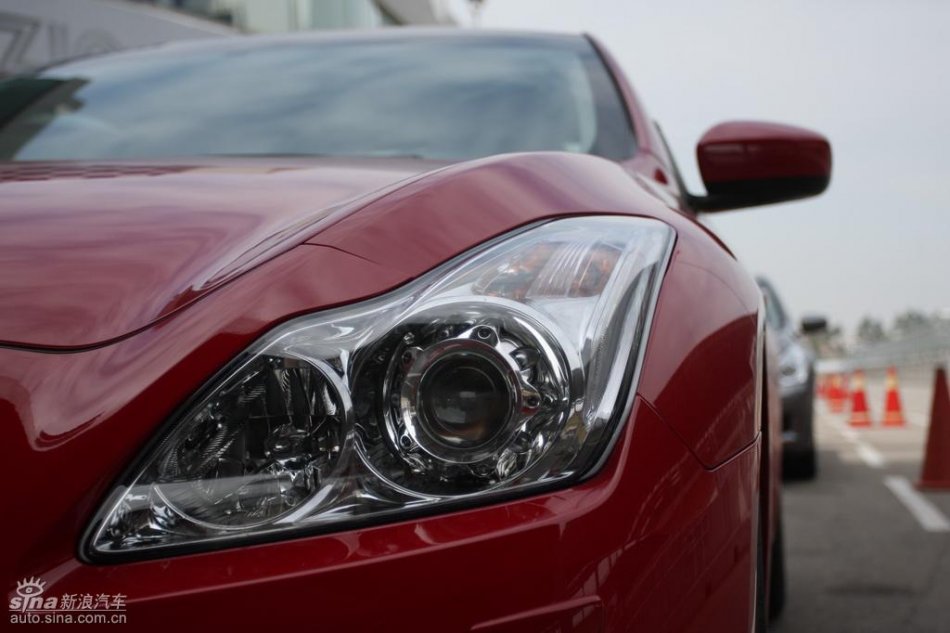 InfinitiӢG37 Coupeʵ