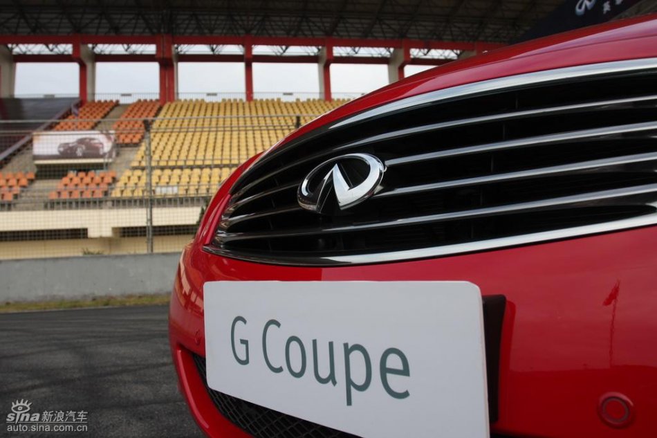 InfinitiӢG37 Coupeʵ
