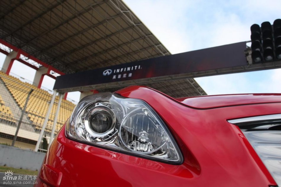 InfinitiӢG37 Coupeʵ