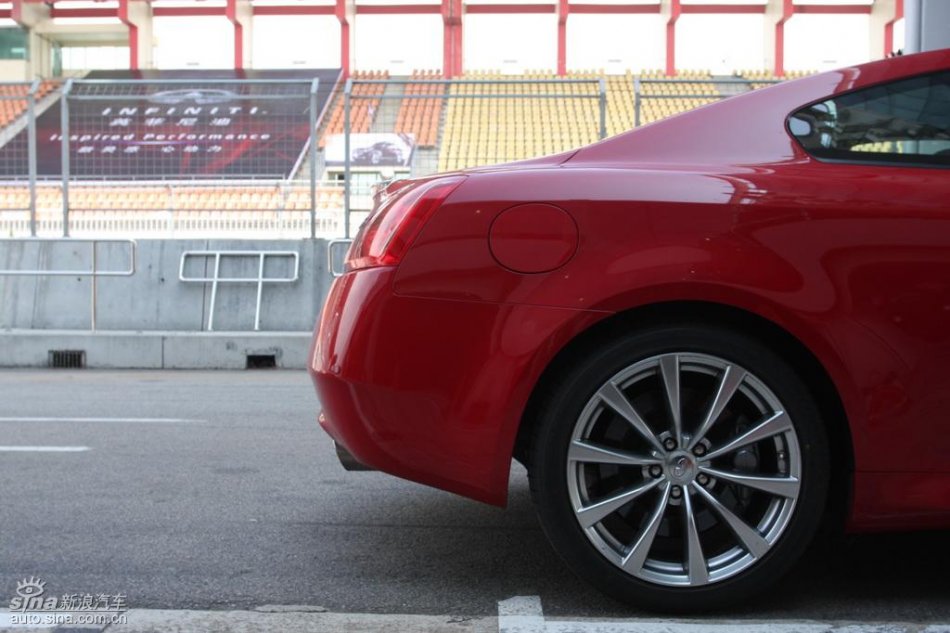 InfinitiӢG37 Coupeʵ
