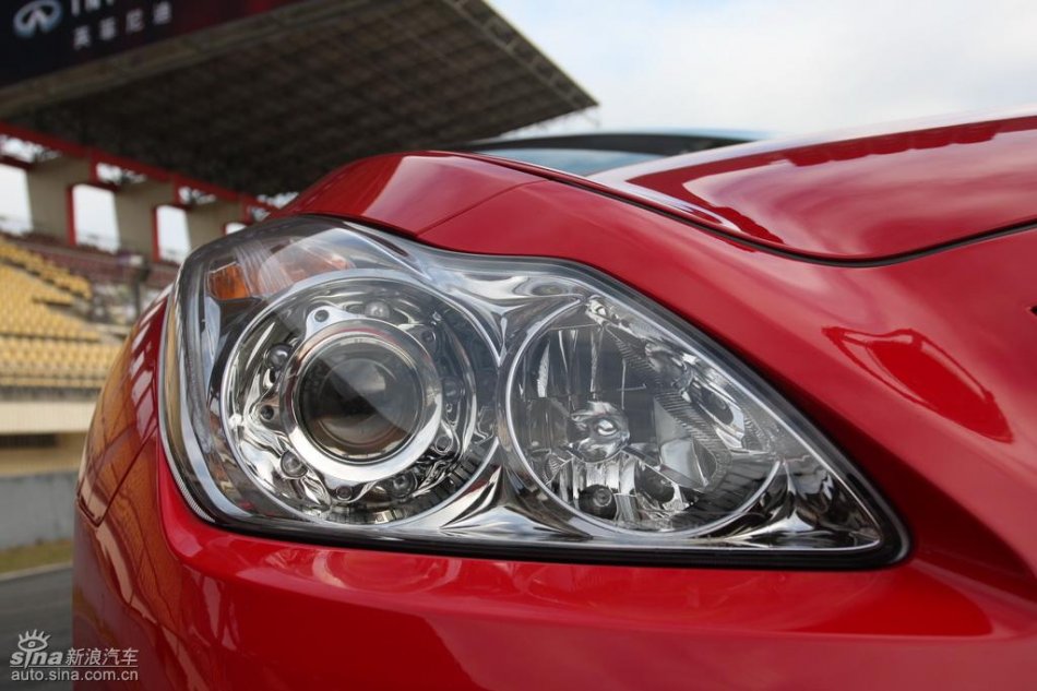 InfinitiӢG37 Coupeʵ