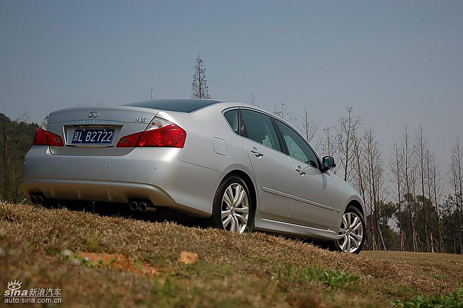 英菲尼迪M35外观