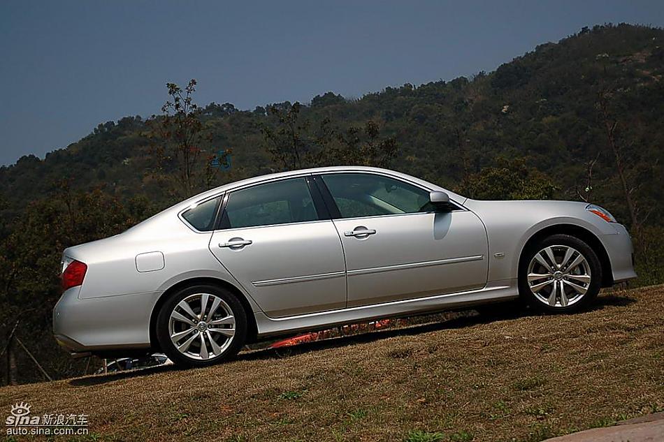 英菲尼迪M35外观