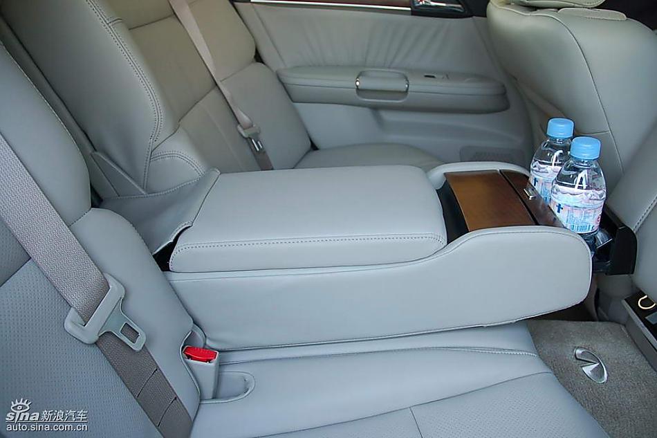 英菲尼迪M35内饰
