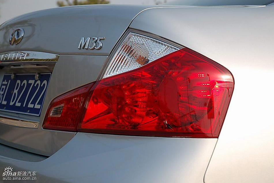 英菲尼迪M35外观