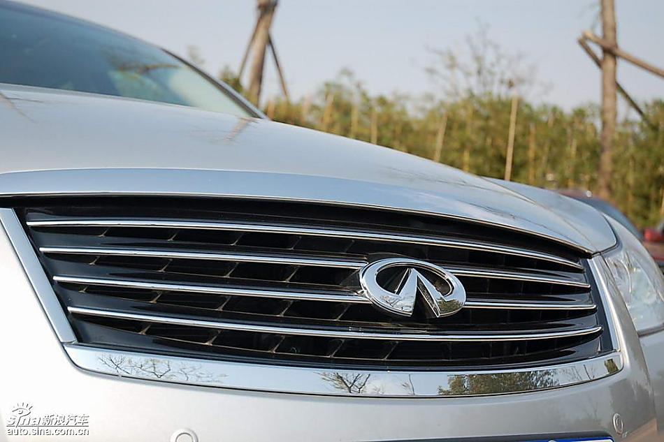 英菲尼迪M35外观