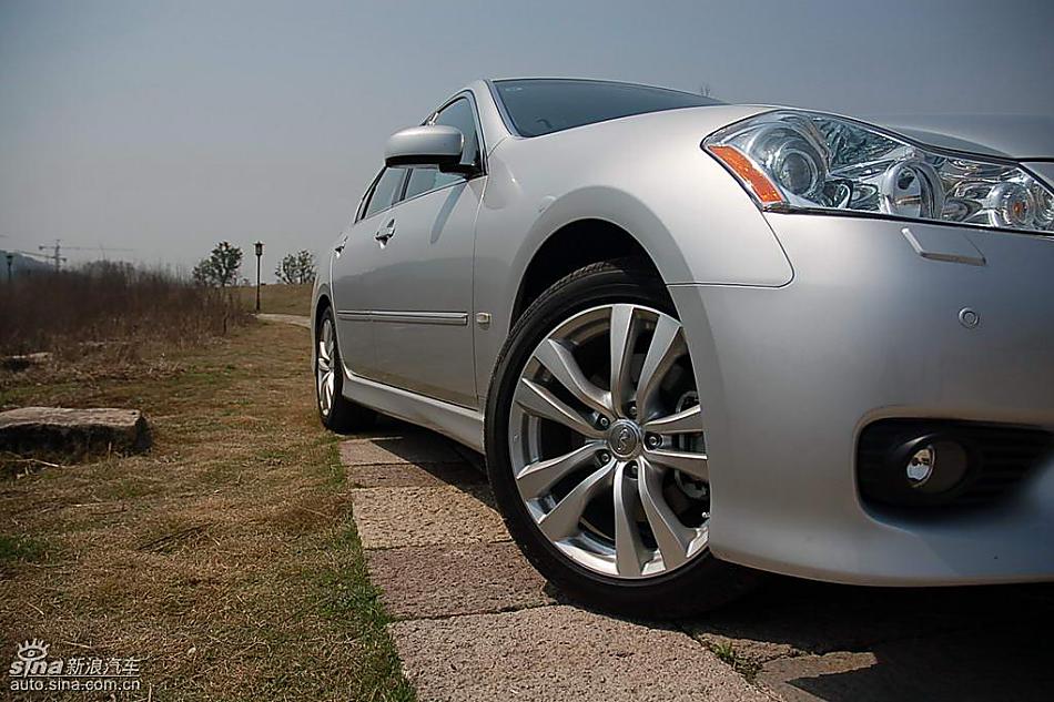 英菲尼迪M35外观