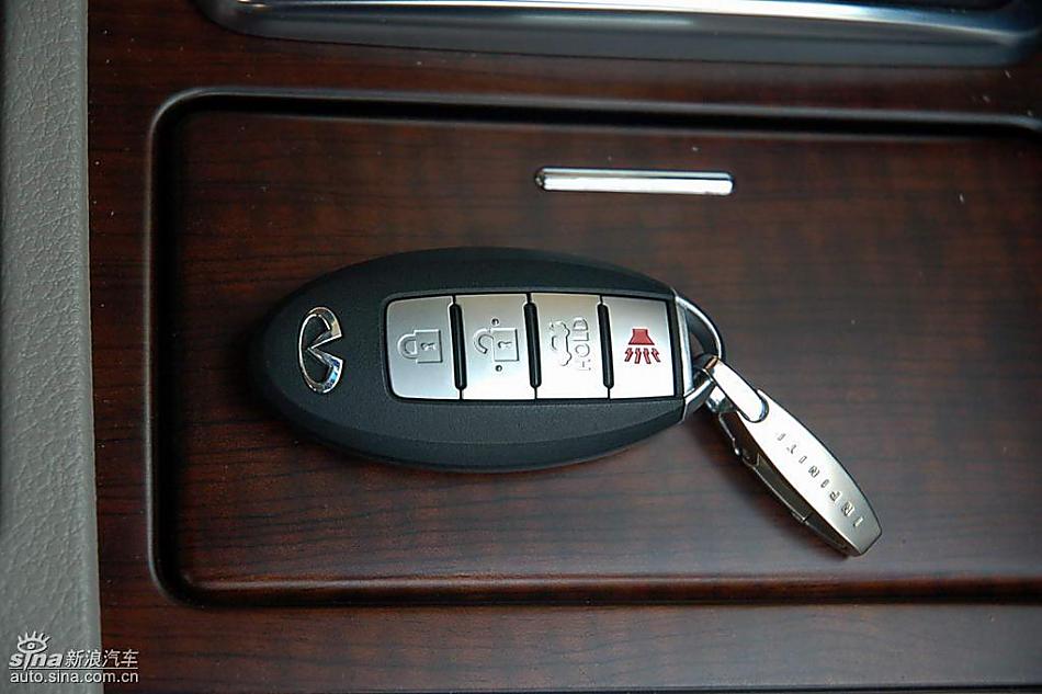 英菲尼迪M35内饰