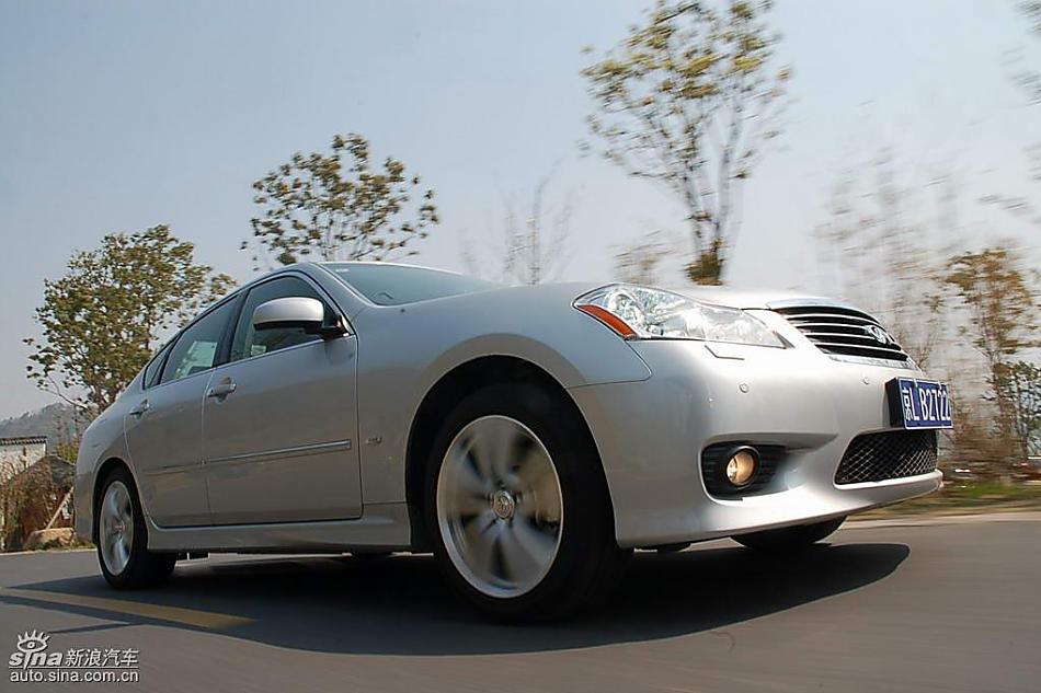 英菲尼迪M35行驶动态