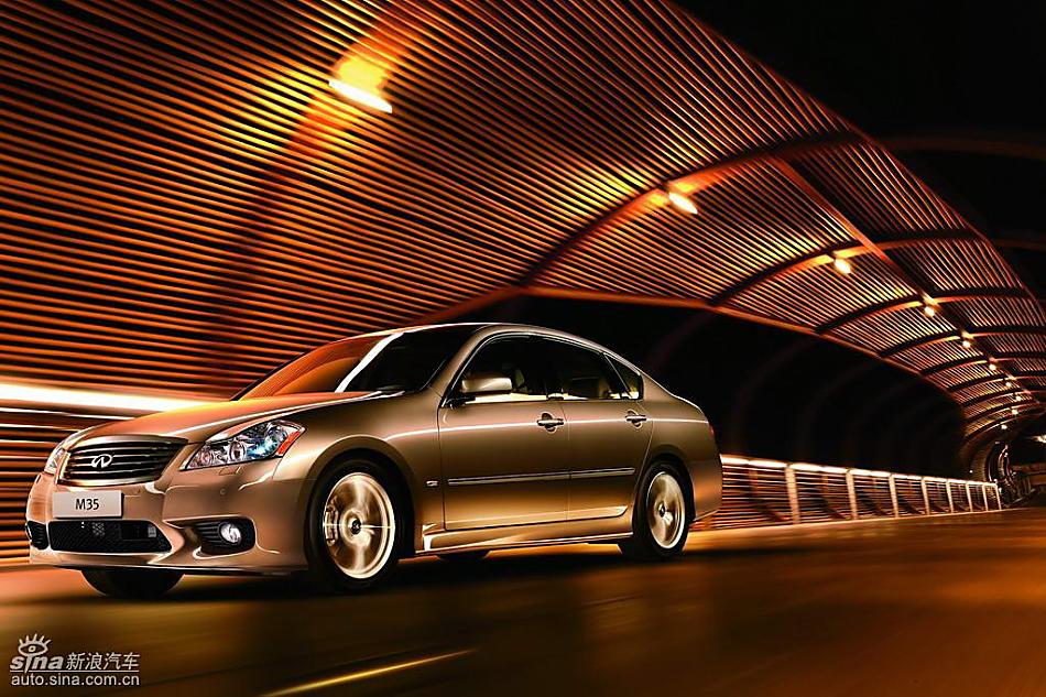 英菲尼迪M35外观