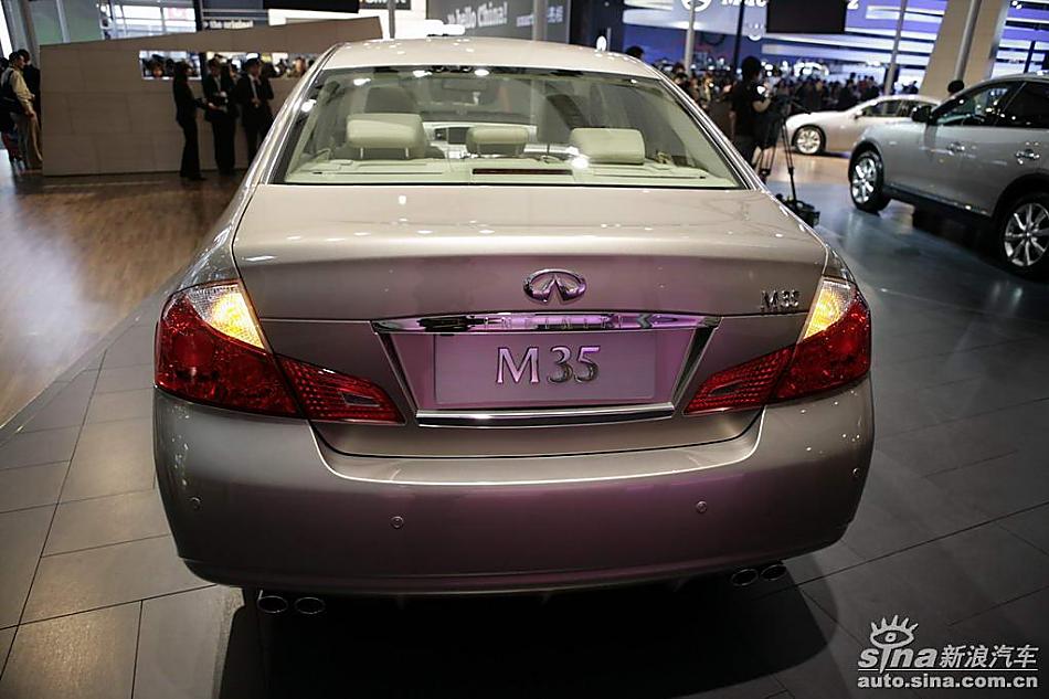 INFINITI M