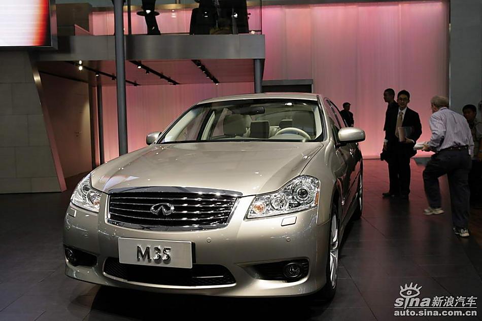 INFINITI M