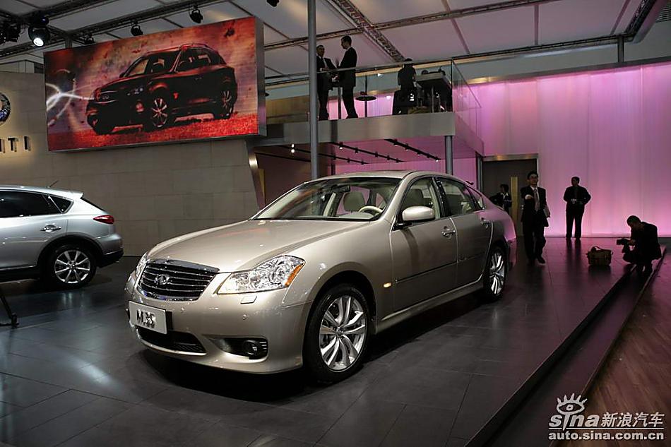 INFINITI M