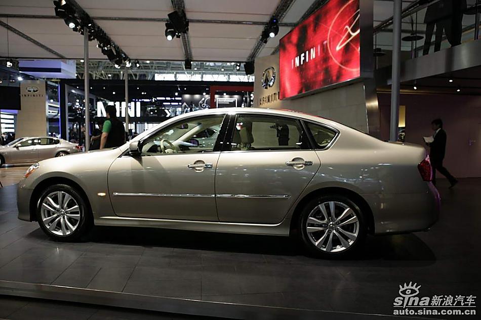 INFINITI M