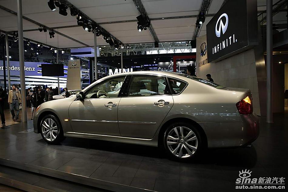 INFINITI M