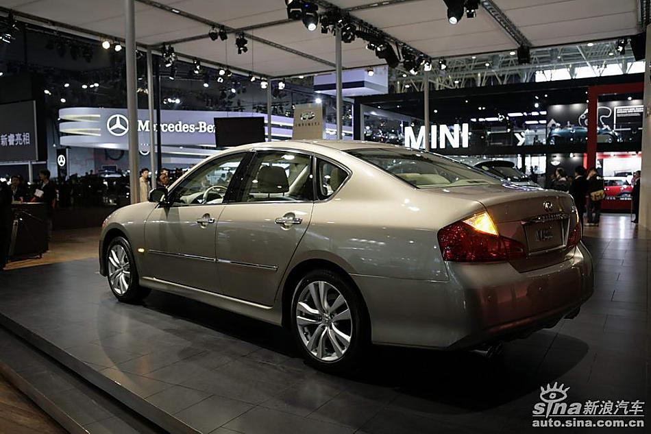 INFINITI M