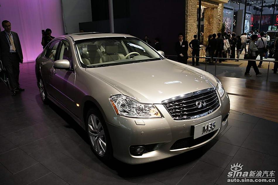 INFINITI M