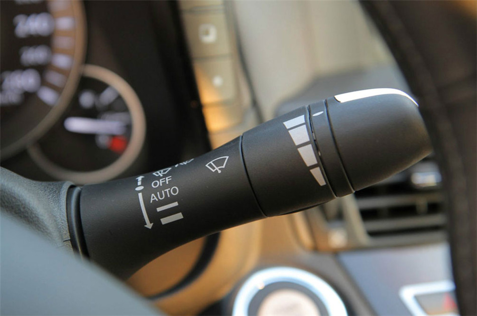 ӢM25L 2012 2.5L AT ݻ 