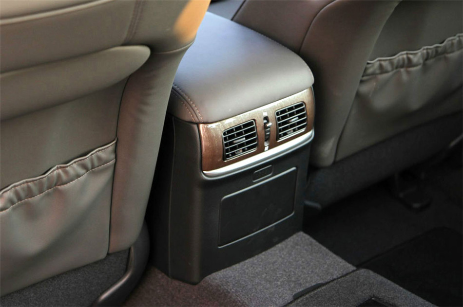 英菲尼迪M25L 2012款 2.5L AT 奢华版 座椅空间