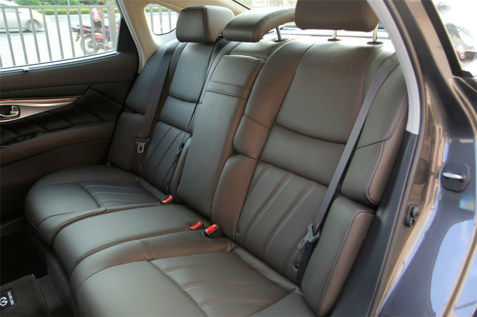 ӢM25L 2012 2.5L AT ݻ οռ