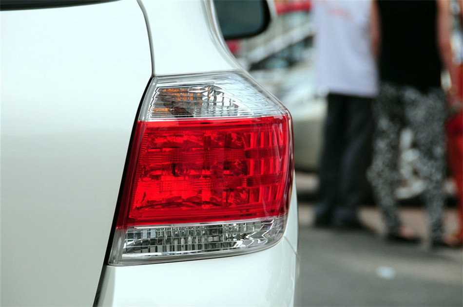 2012款汉兰达2.7L自动两驱豪华版7座