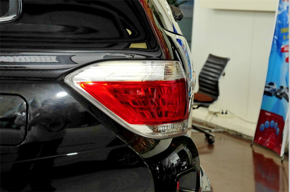 2013款汉兰达2.7L自动两驱紫金版7座