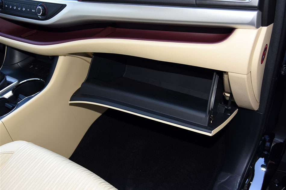 2015款 2.0T 两驱精英版 7座 内饰