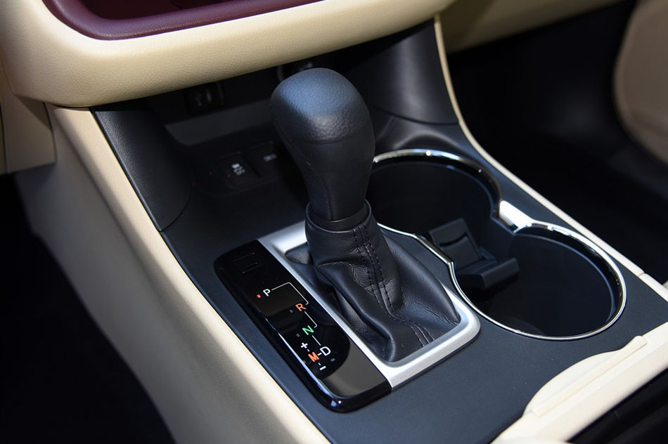 2015款 2.0T 两驱精英版 7座 内饰