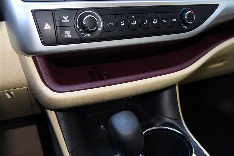 2015款 2.0T 两驱精英版 7座 内饰