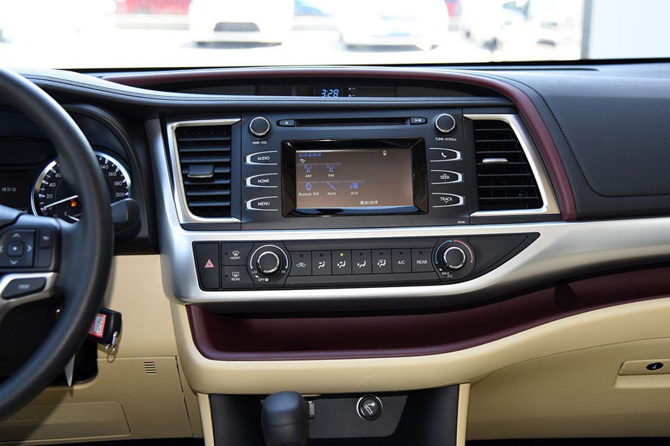 2015款 2.0T 两驱精英版 7座 内饰