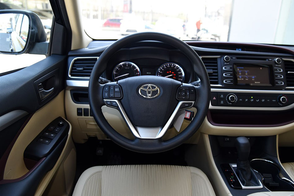 2015款 2.0T 两驱精英版 7座 内饰