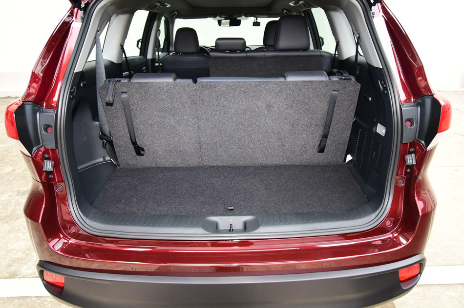 2018款 2.0T 四驱尊贵版 7座 座椅空间