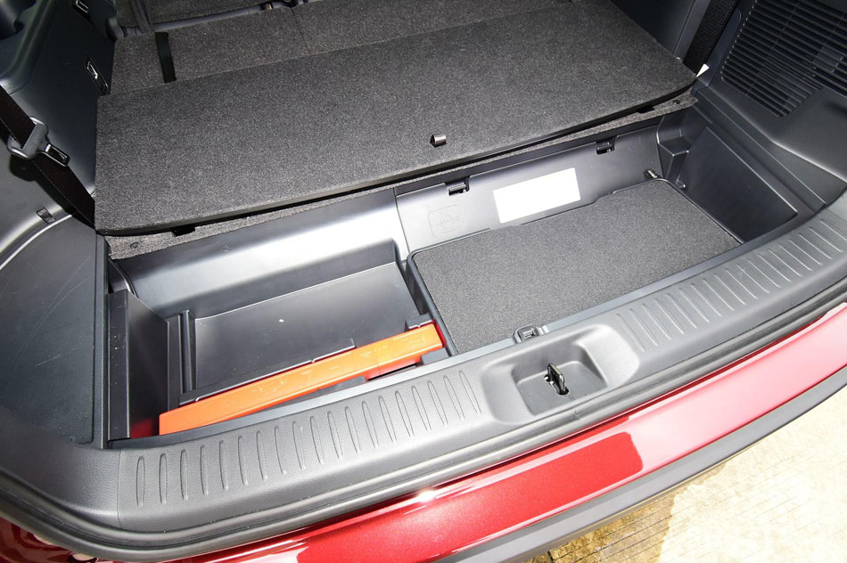 2018款 2.0T 四驱尊贵版 7座 座椅空间