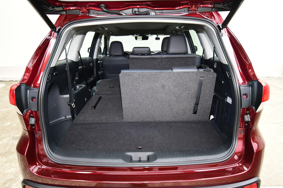 2018款 2.0T 四驱尊贵版 7座 座椅空间