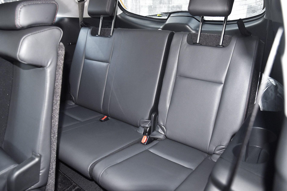 2018款 2.0T 四驱尊贵版 7座 座椅空间