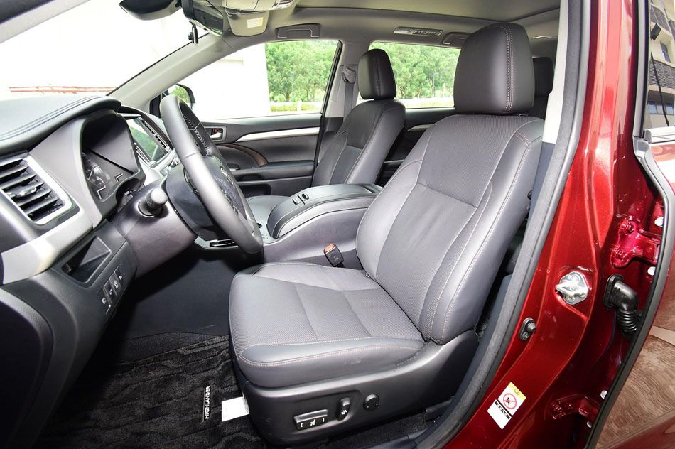 2018款 2.0T 四驱尊贵版 7座 座椅空间